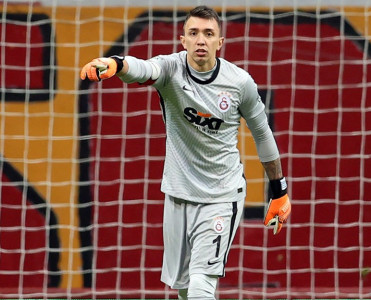 Qalatasaray Muslera ilə müqaviləni uzadır