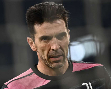 Buffon Yuventus'dan ayrıla bilər