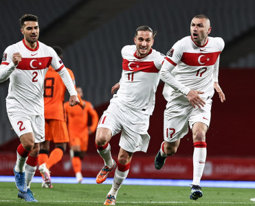 Türkiyə Niderland'a qalib gəldi, Fransa Ukrayna ilə bacarmadı