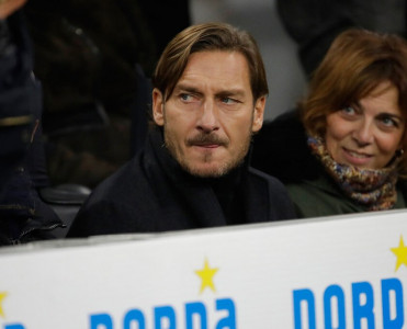 Totti menecerliyə başladı - ilk müştərisi İnter'li oldu