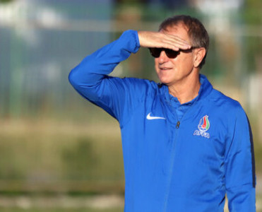 Sabah bəzi oyunçulara şans verə bilərəm - De Byazi