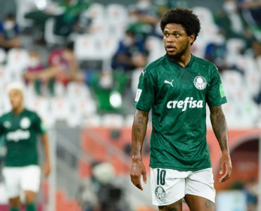 Koronavirusa yoluxan futbolçu karantin qaydalarını pozdu, qəzaya düşdü