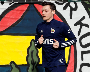 Özil'dən 100 min avroluq yardım