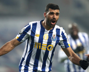 İranlı futbolçu ÇL-nın tarixinə düşdü