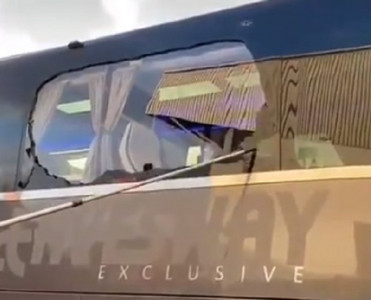 Real'ın avtobusuna daş və fişəng atıldı - VİDEO