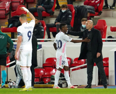 Biz daha da irəli getməyə layiqik - Zidan