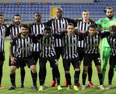 Neftçi braziliyalı müdafiəçisini göndərir