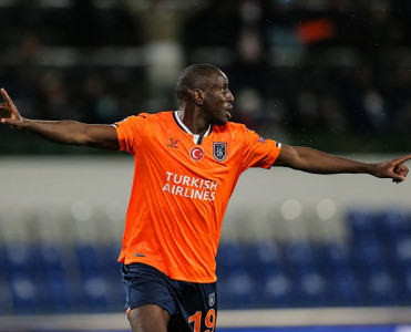 Başakşəhər Demba Ba ilə yollarını ayırdı