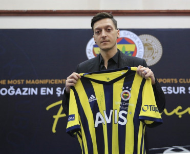 Arsenal Özil'in maaşını ödəməyə davam edəcək