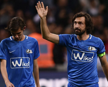 Atama görə mənə ölüm diləyirlər