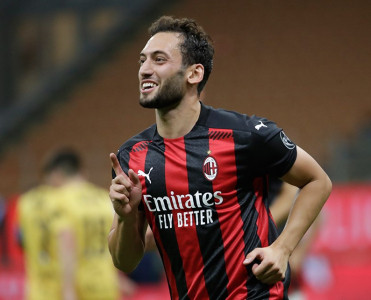 Hakan Çalhanoğlu Arsenal'a keçə bilər