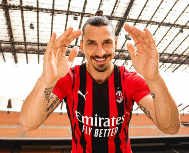 Milan'ın yeni mövsüm üçün ev forması - FOTO