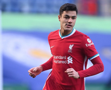 Liverpul türk futbolçusu ilə bağlı qərarını verdi