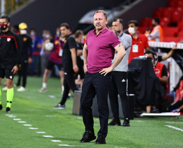 Sergen Yalçın Beşiktaş'la ilkə imza atdı