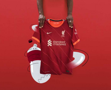 Liverpul'un yeni ev forması - FOTO