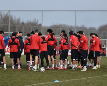 Millimizin heyəti açıqlandı