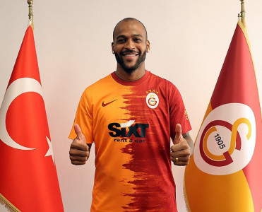 Qalatasaray onunla müqaviləni yenilədi