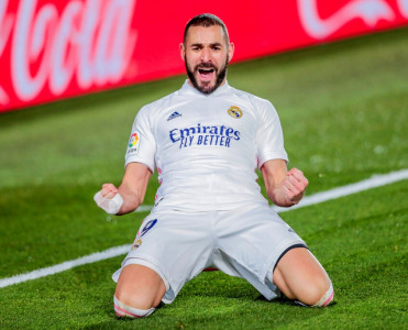 Benzema Real'la bağlı qərarını verdi