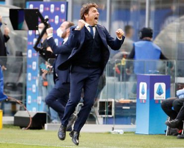 Konte İngiltərə klubu ilə danışıq aparır