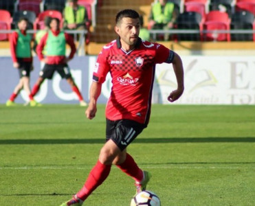 Qəbələ onunla müqaviləni uzatdı