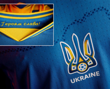 UEFA Ukraynadan siyaşi şüarları formasından çıxarmağı tələb etdi