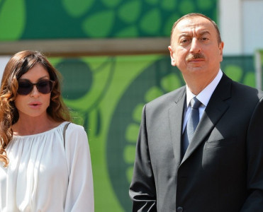 İlham Əliyev və Mehriban Əliyeva Uels-İsveçrə matçına baxıblar