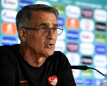 Şenol Güneş: Azərbaycanda özümüzü evimizdəki kimi hiss edirik