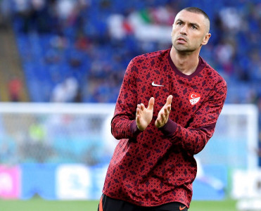 Azərbaycan xalqının bizimlə olduğunu bilirik - Burak Yılmaz