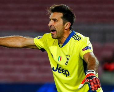 Buffon 20 il sonra Parma'da - VİDEO