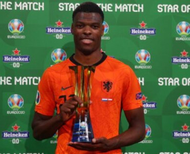 Niderlandın futbolçusu 2-ci dəfə ən yaxşı seçildi