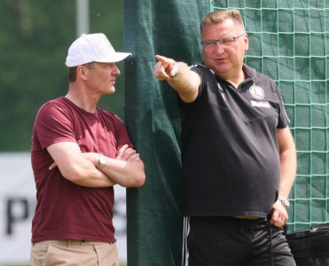 Emrelinin yaxşı texnikası və əla zərbələri var