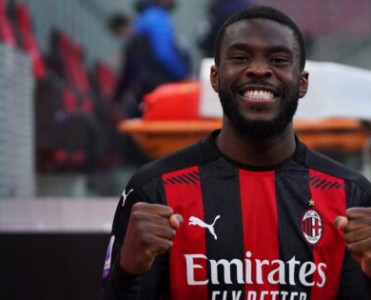 Milan onun transfer hüquqlarını aldı