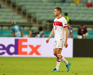 Hər kəsdən üzr istəyirik - Merih Demiral