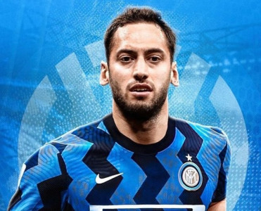 Çalhanoğlu Milan'ı İnter'ə dəyişir