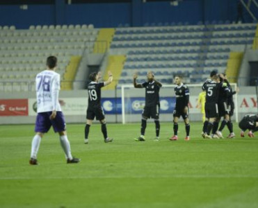 Qarabağ Keşlə'ni 7 qolla məğlub etdi