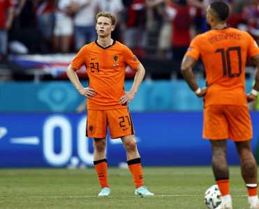 AÇ-2020: Futbolda belə şeylər olur - De Yonq