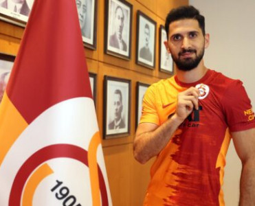 Qalatasaray Emre ilə yeni müqavilə imzaladı