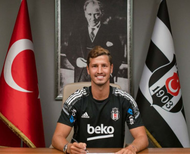 Beşiktaş'dan yeni mövsümün ilk transferi