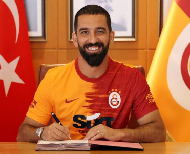 Qalatasaray'da yeni müqavilə