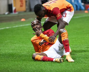 Onyekuru Qalatasaray'la vidalaşdı