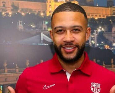 O, Barselona'ya keçməyim üçün çox israr etdi - Depay