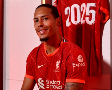 Liverpul van Daykla bağlı qərarını verdi