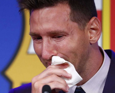 Messinin göz yaşlarını sildiyi salfet hərraca çıxarıldı