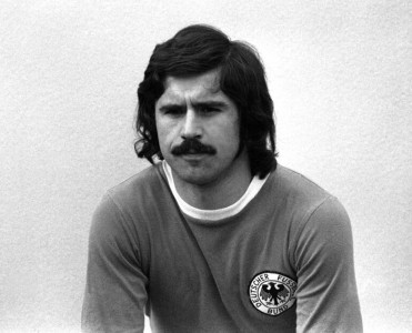 Futbol tarixinin ən yaxşı bombardirlərindən biri vəfat etdi