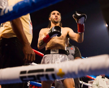 Məhəmməd Əlinin nəvəsi ilk döyüşünü nokautla qazandı