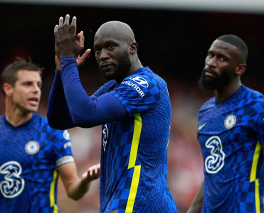 Mançester Yunayted xal itirdi, derbini Çelsi qazandı