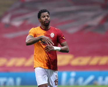 Qalatasaray daha bir futbolçusu ilə yollarını ayırdı