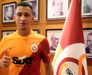 Rumıniyalı futbolçu rəsmən Qalatasaray'da