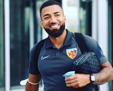 Lennon İngiltərəyə qayıtdı