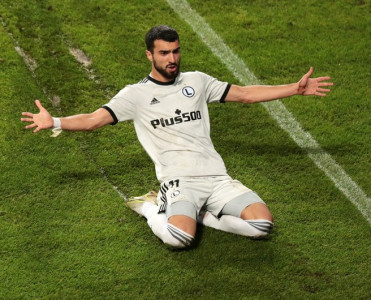 Emreli futbolu akademiyada yox, özünün öyrəndiyini deyir